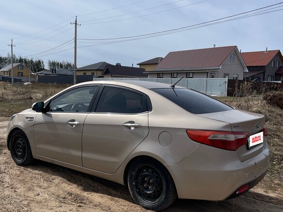 2013 Kia Rio 5-speed III, бежевый, 550000 рублей - вид 5