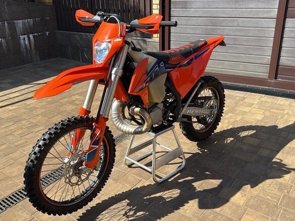 2022 KTM 300 EXC, оранжевый, 900000 рублей - вид 2