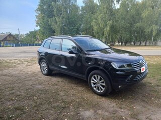 2017 Volkswagen Touareg II Рестайлинг, чёрный, 2377335 рублей, вид 2