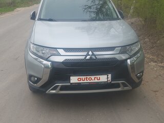 2018 Mitsubishi Outlander III Рестайлинг 3, серебристый, 2100000 рублей, вид 1