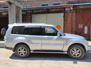 2008 Mitsubishi Pajero IV, серебристый, 1174500 рублей, вид 3
