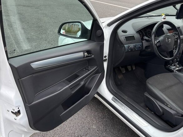2011 Opel Astra H Рестайлинг, белый, 550000 рублей - вид 17