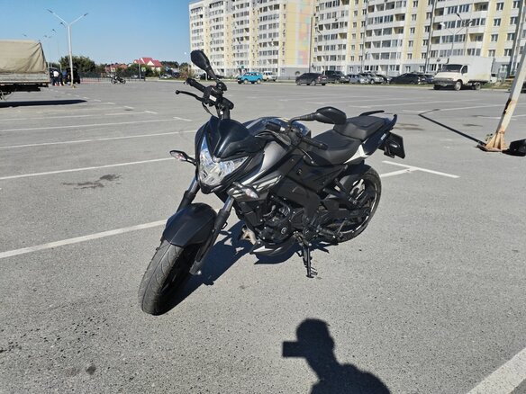 2022 Bajaj Pulsar NS 200, серый, 235000 рублей