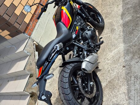 2025 Royal Enfield Guerrilla 450, чёрный, 500000 рублей, вид 2