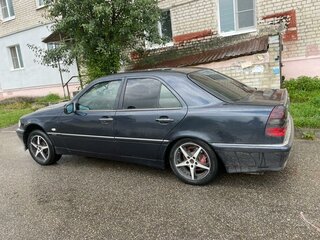 1998 Mercedes-Benz C-Класс 180 I (W202) Рестайлинг, синий, 450000 рублей, вид 4