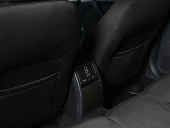 2011 Skoda Octavia II (A5) Рестайлинг, белый - вид 16