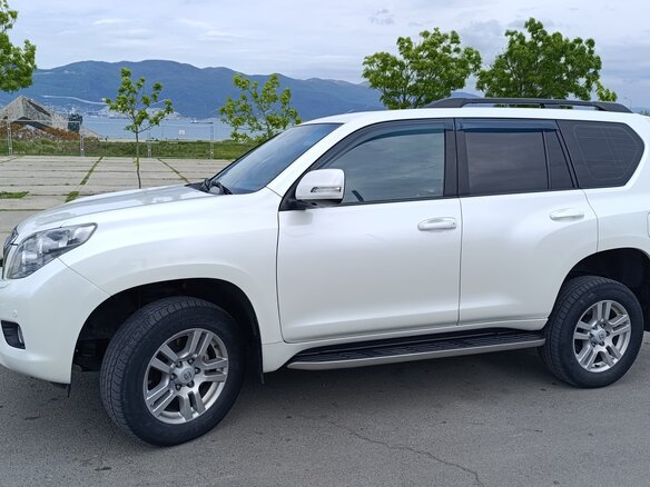 2010 Toyota Land Cruiser Prado 150 Series, белый, 2600000 рублей - вид 3