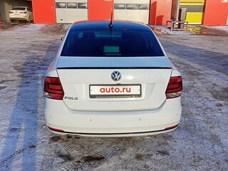 2019 Volkswagen Polo V Рестайлинг, белый, 990000 рублей, вид 4