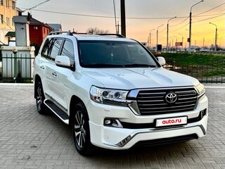 2015 Toyota Land Cruiser 200 Series Рестайлинг 2, белый, 6350000 рублей, вид 3