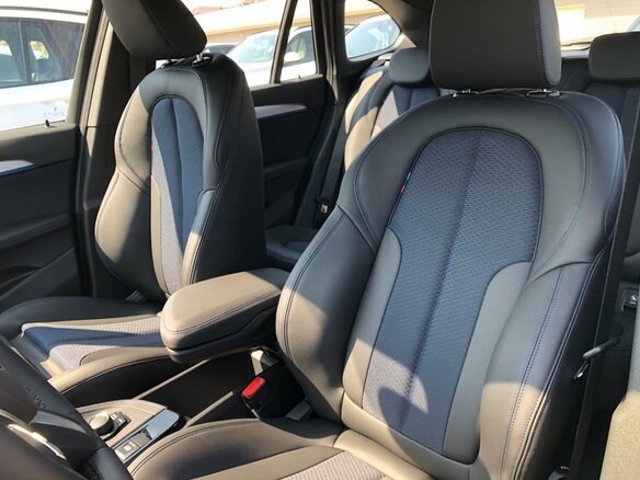 2021 BMW X1 20i xDrive II (F48) Рестайлинг, синий - вид 8
