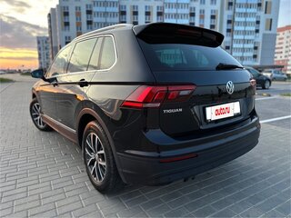 2019 Volkswagen Tiguan II, чёрный, 2100000 рублей, вид 4