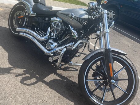 2014 Harley-Davidson Breakout, серебристый, 1399500 рублей, вид 2