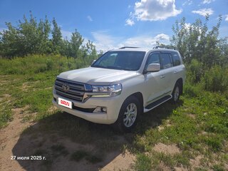 2016 Toyota Land Cruiser 200 Series Рестайлинг 2, белый, 8500000 рублей, вид 2