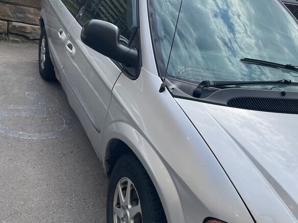 2001 Dodge Caravan IV, серебристый, 227000 рублей - вид 4
