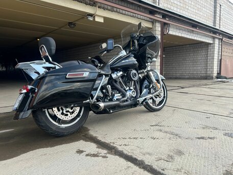 2018 Harley-Davidson Road Glide, чёрный, 1499999 рублей, вид 2