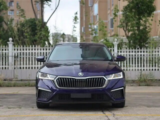 2023 Skoda Octavia IV (A8), фиолетовый, 1810013 рублей, вид 2