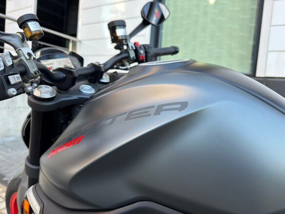 2024 Ducati Monster 937, серый, 1200000 рублей - вид 9