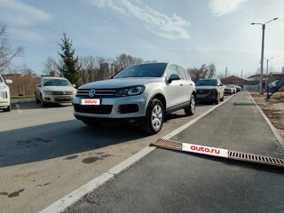2012 Volkswagen Touareg II, серебристый, 2150000 рублей, вид 1
