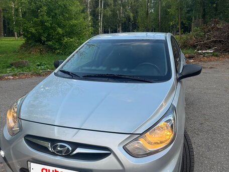 2011 Hyundai Solaris I, серебристый, 730000 рублей, вид 1