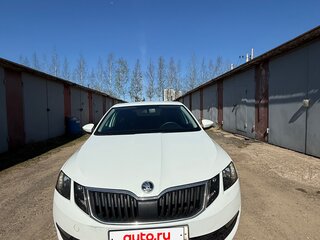2019 Skoda Octavia III (A7) Рестайлинг, белый, 1600000 рублей, вид 4