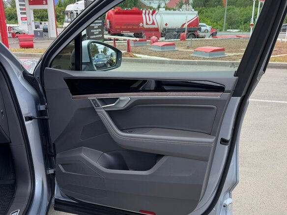 2019 Volkswagen Touareg III, серебристый, 3500000 рублей - вид 17
