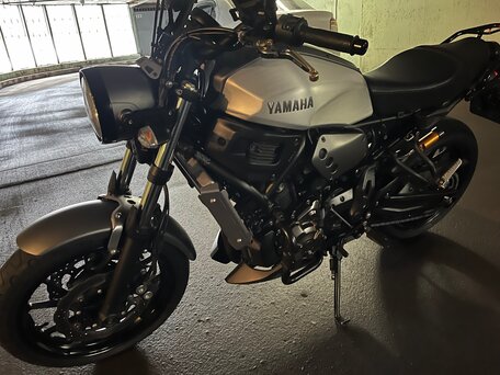 2020 Yamaha XSR700, серебристый, 700000 рублей, вид 1
