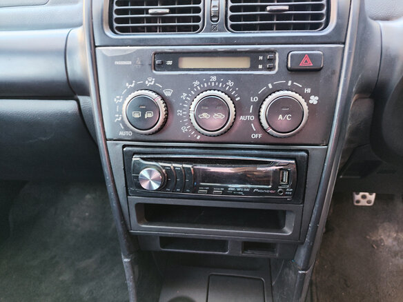 2001 Toyota Altezza, серый, 950000 рублей - вид 11