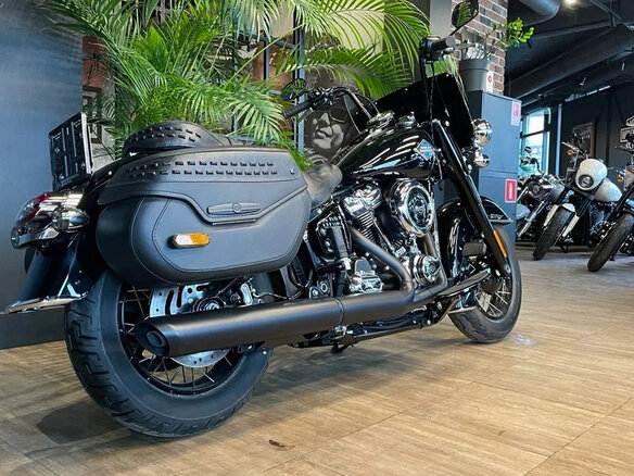 2025 Harley-Davidson Heritage, чёрный, 3850000 рублей - вид 2