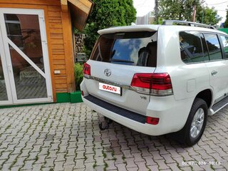 2016 Toyota Land Cruiser 200 Series Рестайлинг 2, белый, 8200000 рублей, вид 3