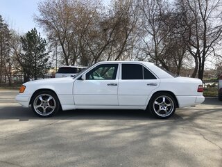 1993 Mercedes-Benz W124 220, белый, 500000 рублей, вид 1