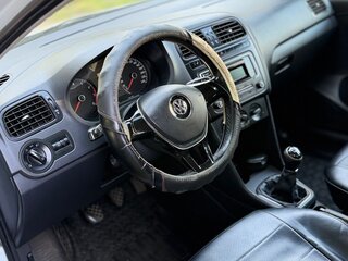 2015 Volkswagen Polo V Рестайлинг, белый, 850000 рублей, вид 4