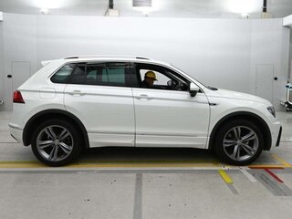 2019 Volkswagen Tiguan II, белый, 2100000 рублей, вид 3