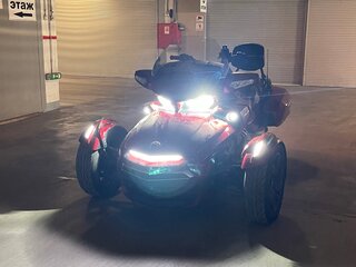 2017 BRP Can-Am Spyder, красный, 2590000 рублей, вид 3