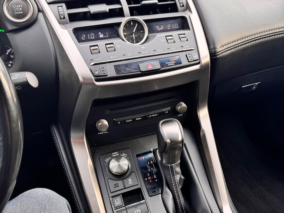 2018 Lexus NX 300 I Рестайлинг, чёрный, 4050000 рублей - вид 15