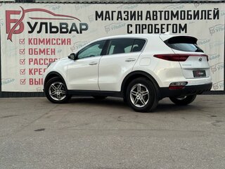2019 Kia Sportage IV Рестайлинг, белый, 1930000 рублей, вид 4