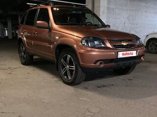 2017 Chevrolet Niva I Рестайлинг, коричневый, 800000 рублей, вид 3