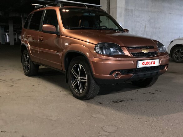 2017 Chevrolet Niva I Рестайлинг, коричневый, 800000 рублей - вид 2