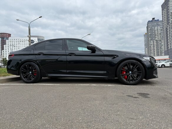 2019 BMW M5 VI (F90), чёрный, 6299999 рублей - вид 3