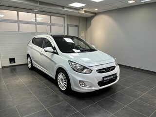 2012 Hyundai Solaris I, белый, 675000 рублей, вид 3