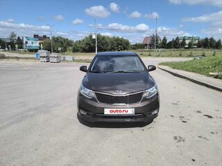 2015 Kia Rio III Рестайлинг, коричневый, 950000 рублей, вид 1