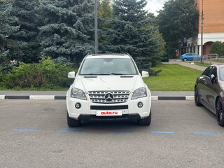 2008 Mercedes-Benz M-Класс 550 II (W164) Рестайлинг, белый, 1300000 рублей, вид 2