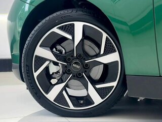 2026 Mini Hatch Cooper Electric SE IV (F65/F66/J01), зелёный, 5690000 рублей, вид 5
