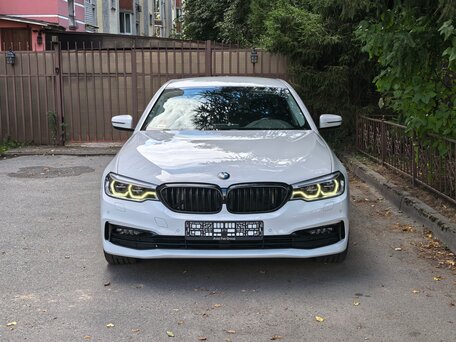 2018 BMW 5 серии 520d xDrive VII (G30/G31/G38), белый, 3050000 рублей, вид 2