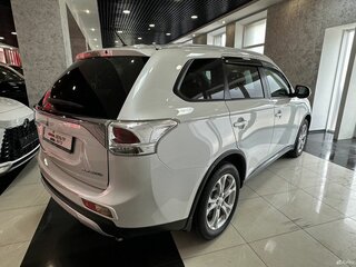 2014 Mitsubishi Outlander III Рестайлинг, белый, 1995000 рублей, вид 5