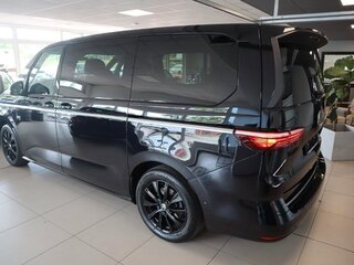 2025 Volkswagen Multivan Long T7, чёрный, 10945640 рублей, вид 2