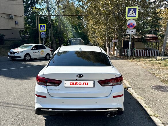 2019 Kia Optima IV Рестайлинг, белый, 2100000 рублей - вид 5