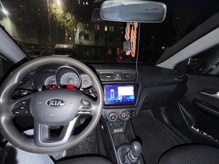 2013 Kia Rio 5-speed III, серебристый, 650000 рублей, вид 5
