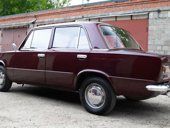 1971 Lada (ВАЗ) 2101, пурпурный, 1800000 рублей - вид 3