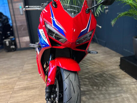 2026 Honda CBR 650R, красный, 1470000 рублей, вид 2