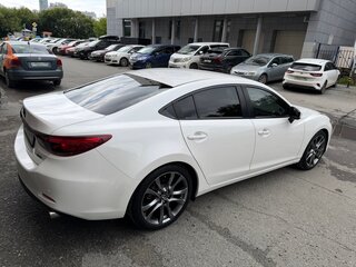 2017 Mazda 6 III (GJ) Рестайлинг, белый, 2090000 рублей, вид 5